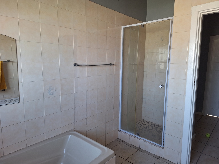 To Let 5 Bedroom Property for Rent in Retief Eastern Cape